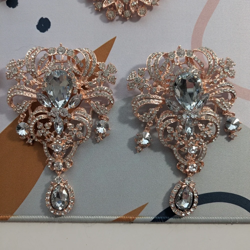 Set of 10 Brooches/Pins